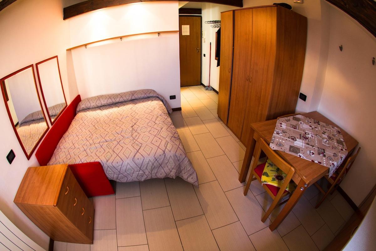 Mono Rosso Apartment